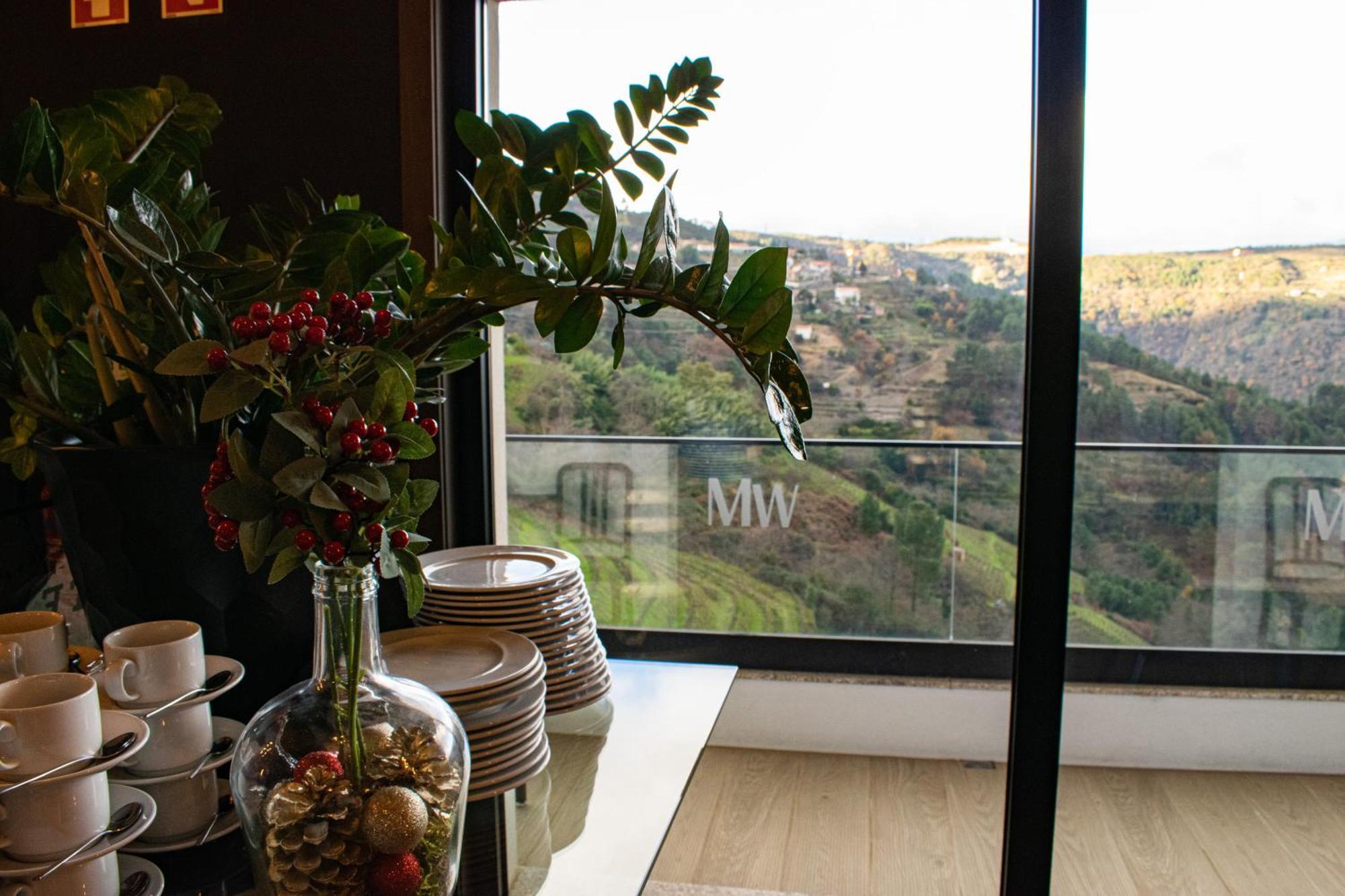 Mw Douro Wine & Spa Santa Marta de Penaguião Eksteriør bilde View from the kitchen