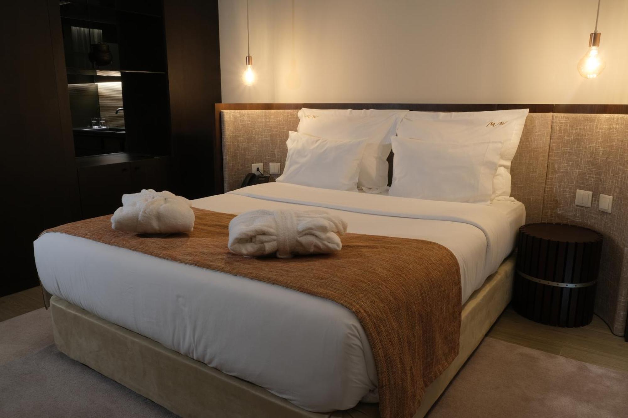 Mw Douro Wine & Spa Santa Marta de Penaguião Eksteriør bilde A bed in a hotel room